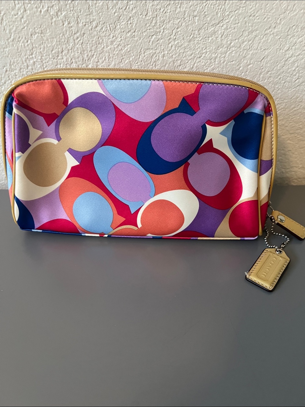RARE!! ✨✨Coach Colorblock Circle Print Cosmetic Pouch - Multicolor